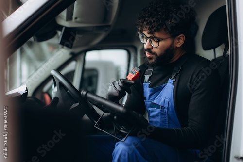 Obraz na płótnie Mechanic diagnosing van with obd-ii scanner