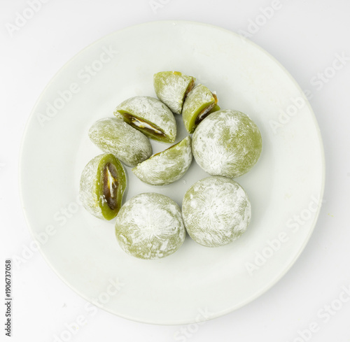 Billede på lærred Matcha mochi rice cake, green tea daifuku, Japanese traditional dessert, round w