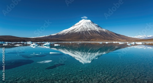 Crystal clear lake reflecti...