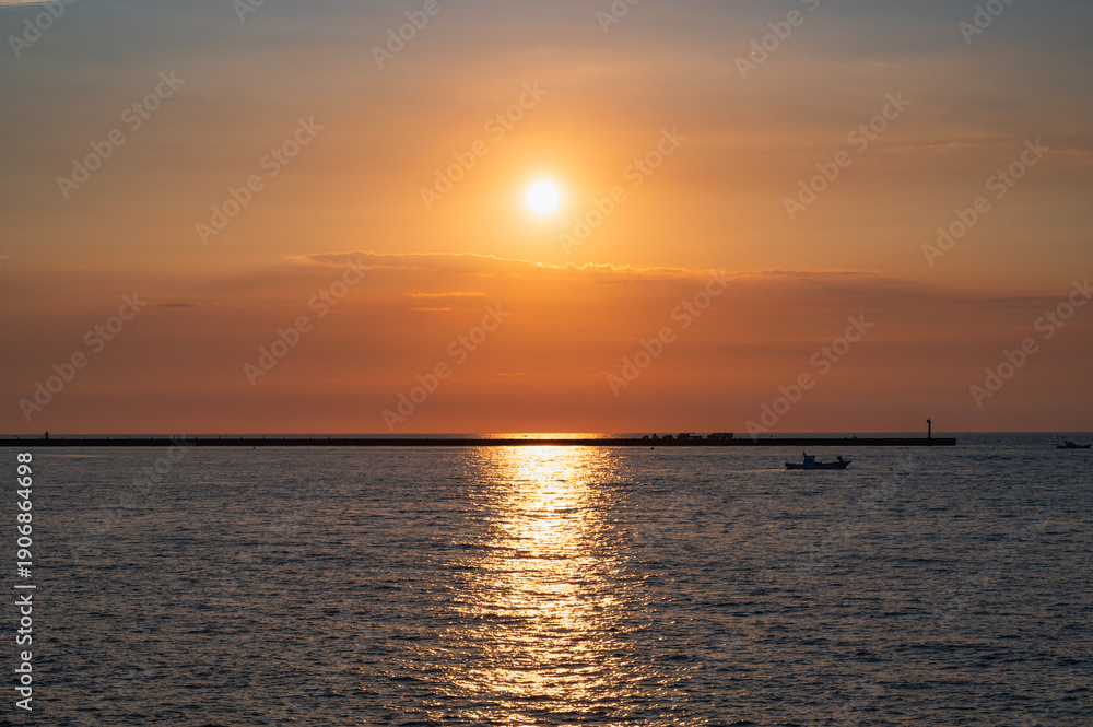 Fototapeta premium 新潟 日本海の夕景（柏崎 潮風公園から）