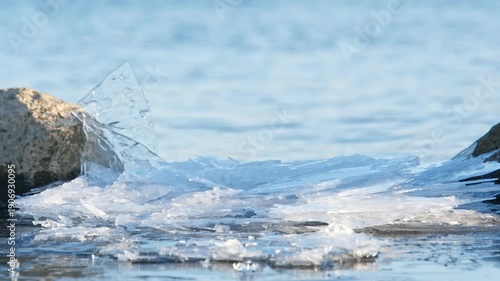 冬の風景　湖と氷