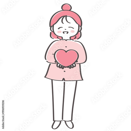 両手の手のひらに大きなハートを乗せる女性