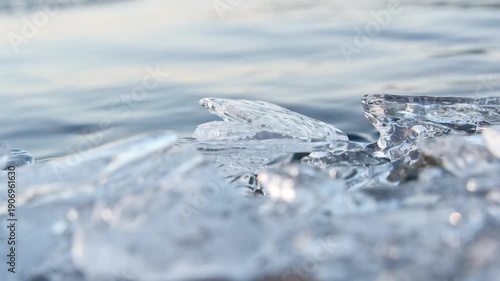 冬の風景　湖と氷