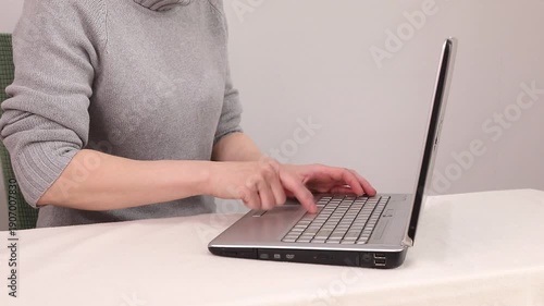 light taps when pressing the space bar on a laptop
