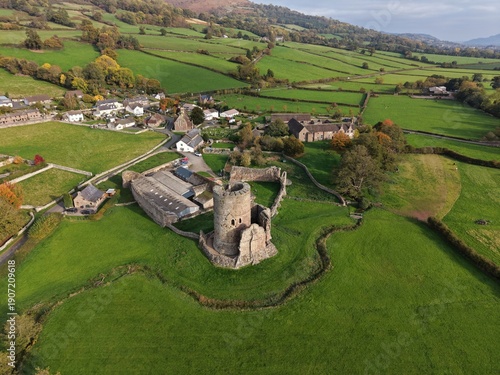 Fotografi Drone aerial view of Tretower village near the Brecon Beacons National Park in Wales, showing rural countryside, traditional stone buildings, farmland, and surrounding hills in the Welsh landscape