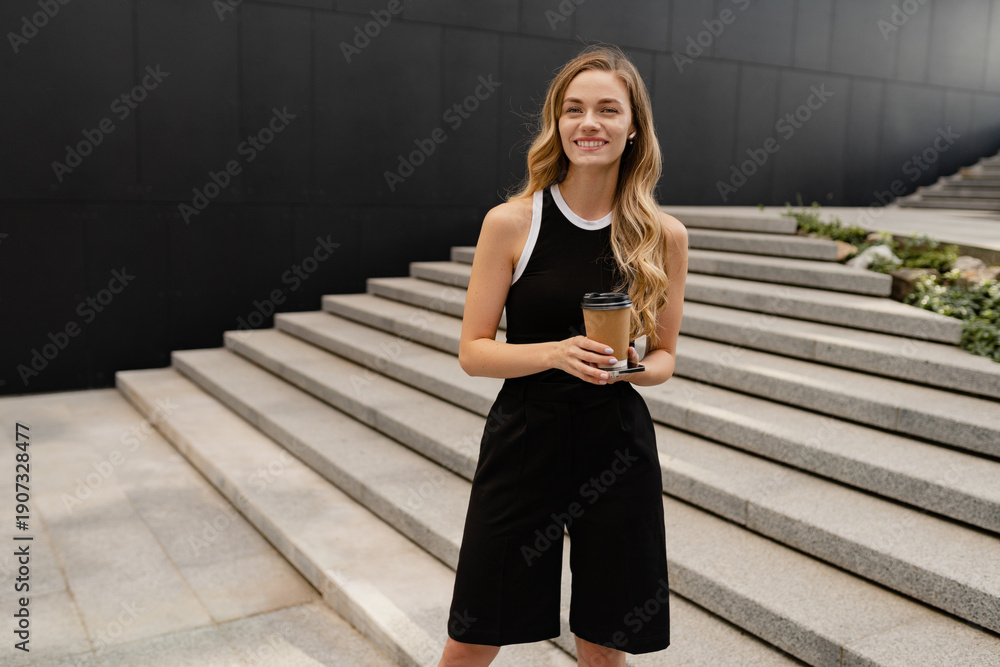 Obraz premium young pretty blond woman walkingoutside in street doing business
