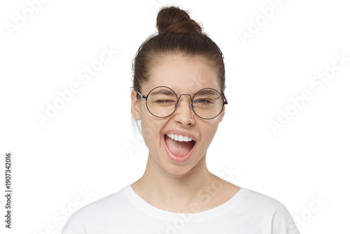 Fotografía Woman laughing and winking in white t-shirt with round glasses