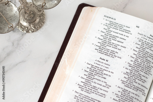 Foto Biblical text for justice in open holy bible book