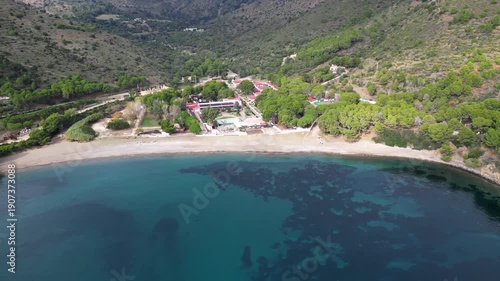 Leerer Strand im November in Spanien, bei Empuriabrava.
