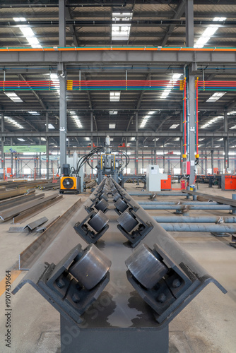 Transmission device of CNC steel joint production line