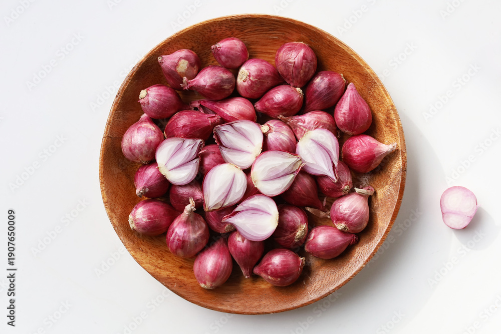 Obraz premium Red shallots on white background.