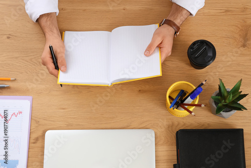 Young businessman with lapt...