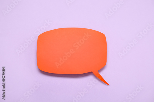 Blank speech bubble on lila...