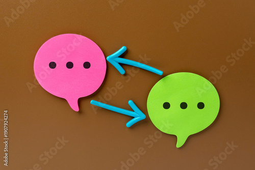 Slika na platnu Pink and green speech bubbles are connected by two  arrows