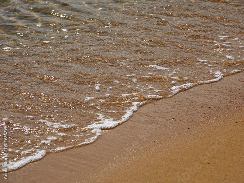 Wallpaper Mural 美しいビーチの砂浜と透明な海水の風景 Torontodigital.ca