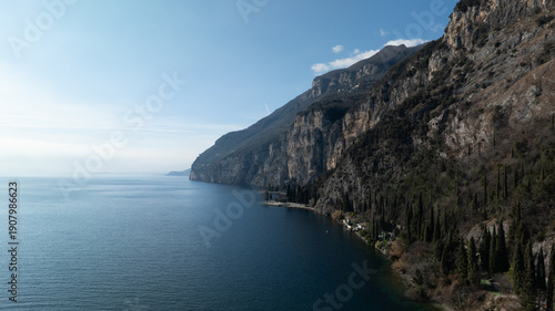 Minimalist composition of Lake Garda with mountain slopes and open water. Soft natural light and peaceful atmosphere suitable for travel, wellness and nature concepts.