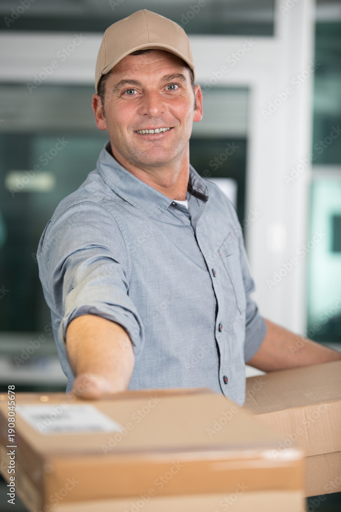 © auremar - happy delivery man with box