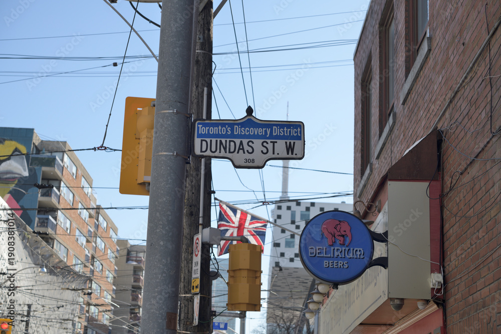 Fototapeta premium looking south on McCaul St intersection of Dundas St W near Village Idiot Pub at 126 McCaul St, Toronto