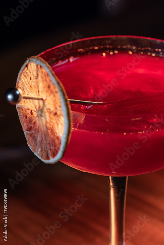 Fotografi Beautiful texture on a cosmopolitan using reg edible glitter and and a dehydrate