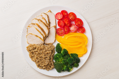 Fotografija Dinner on a plate illustrating the Harvard Plate Rule