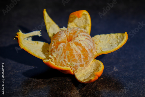 Orange geschält mit Schale 