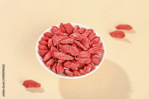 Cuadro en lienzo Dried Red Goji Berries from Ningxia in White Bowl - Healthy Superfood Supplement
