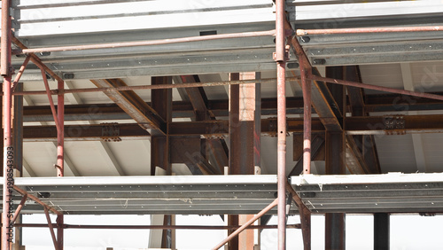 METAL FRAMEWORK WITH SCAFFOLDING SAFETY ANTI-FALL PARAPETS ON CO