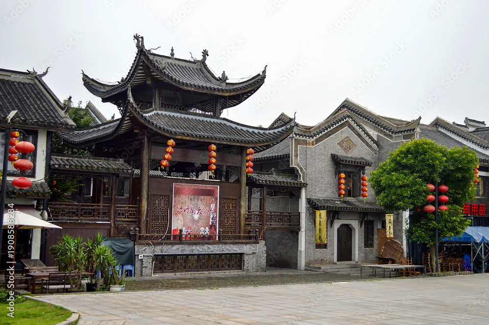 Obraz premium Traditional Chinese Temple Architecture in Yueyang, Hunan Province