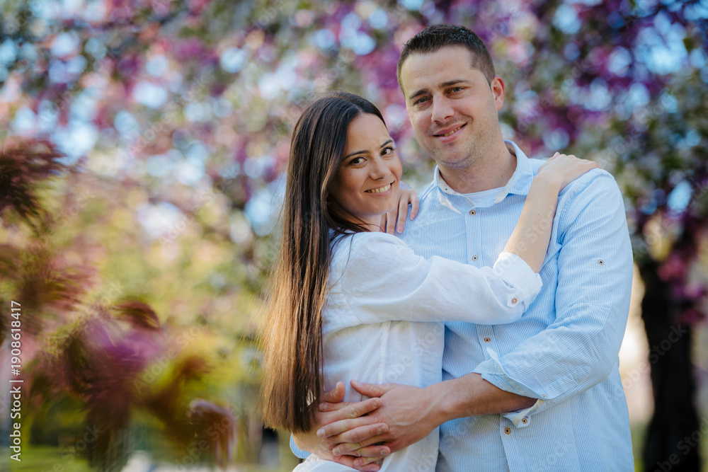 Obraz premium Young couple in love standing outside in spring nature.