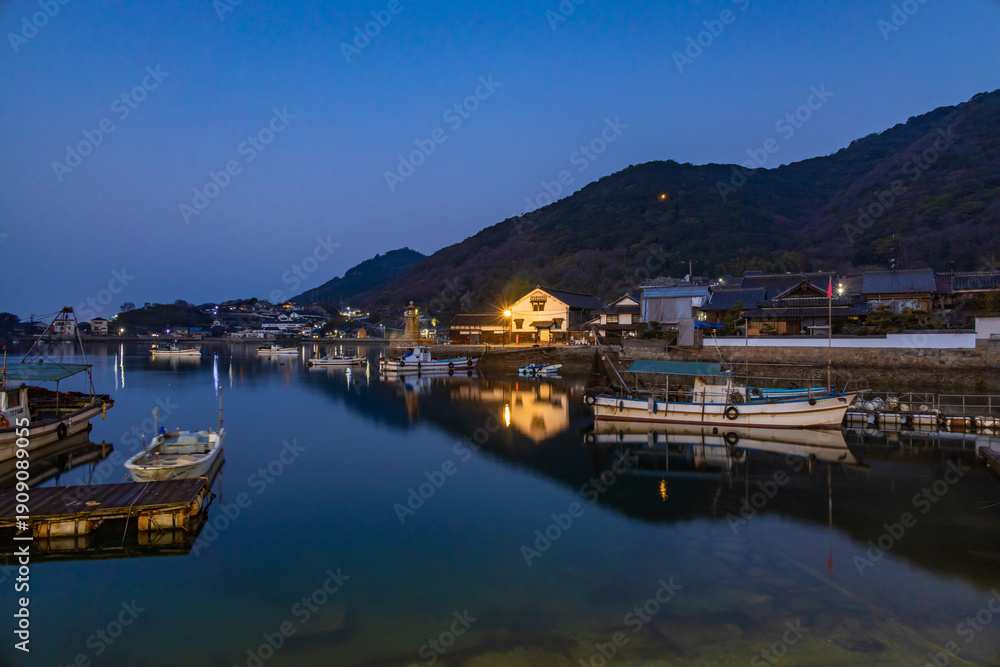 Obraz premium 鞆の浦 漁港 夜明