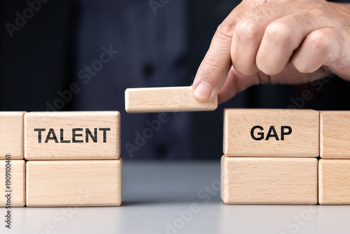 Schilderij op canvas Businessperson placing wooden block to bridge talent and gap text, symbolizing c