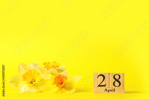 Wooden cube calendar with d...