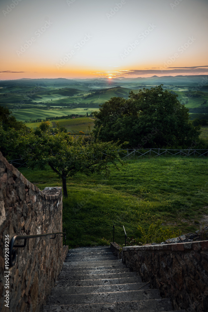 Fototapeta premium Tuscan Landscapes – Traditional Italy in the Heart of Italy