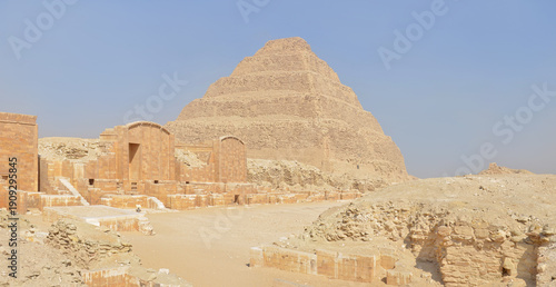 Schilderij op canvas Pyramid of Djoser called the Step Pyramid of Djoser or Step Pyramid of Horus Net
