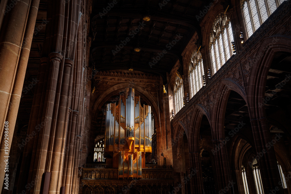 Obraz premium Pipe organ and arches inside historic cathedral interior