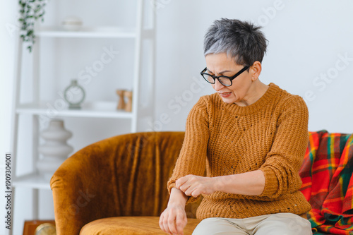 Εκτύπωση καμβά Senior woman scratching arm having skin allergy