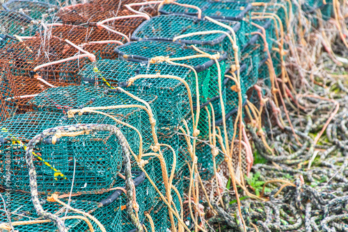 Primo piano di alcune nasse per la pesca dei crostacei stese ad asciugare sull'isola di Pellestrina nella laguna di Venezia