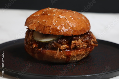 Fotografi Un bon hamburger avec une garniture savoureuse