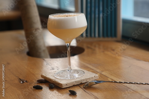 Fotografía Cocktail sur une table en bois
