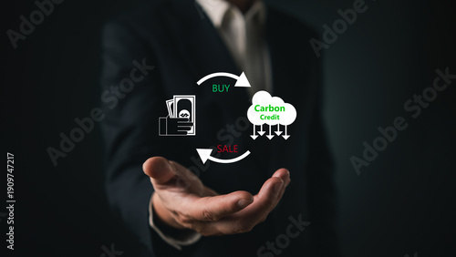 Obraz na płótnie Businessman hand showing carbon credit trading cycle icon