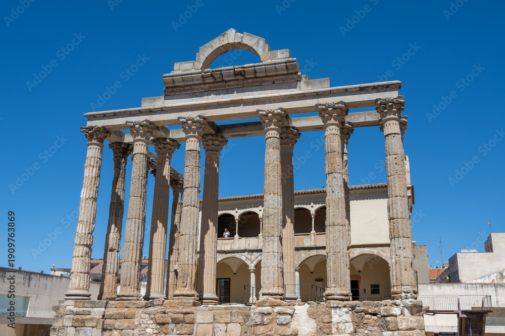 Fototapeta premium Temple of Diana Columns with Urban Background