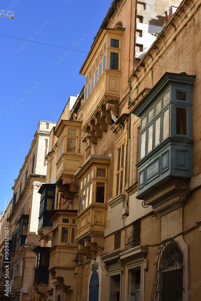 Fototapeta premium Facades of historical buildings in Valletta, Malta