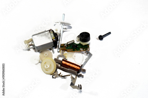 part of the components of quartz clock, a battery-powered electronic circuit, a quartz crystal resonator, a frequency divider IC, a stepping motor, and a gear train to maintain precise time