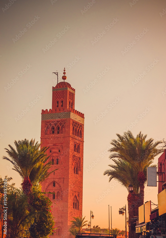 Obraz premium Koutoubia Mosque minaret in old medina of Marrakesh, Morocco