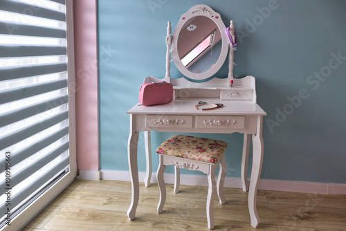 Canvas-taulu Turquoise girl's room with a dressing table and mirror.