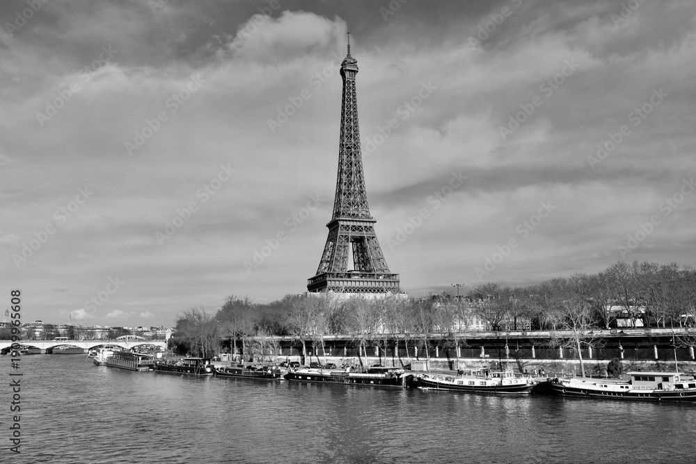 Obraz premium Tour Eiffel en noir et blanc – photographie urbaine artistique à Paris