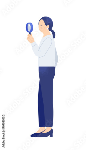 求人や物件をリサーチ。虫眼鏡を持って探すオフィスカジュアルな装いの女性。