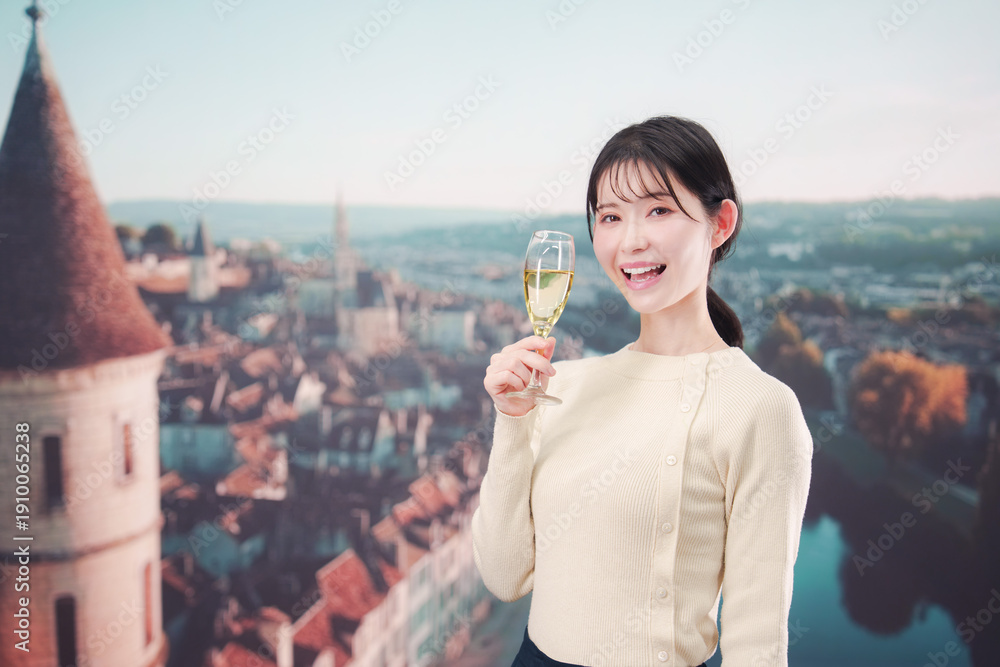 Fototapeta premium 海外旅行中に優雅にワインを飲む女性