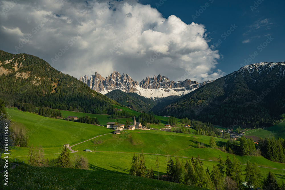 Fototapeta premium Sunset view of Val di funes in Dolomites, Italy.