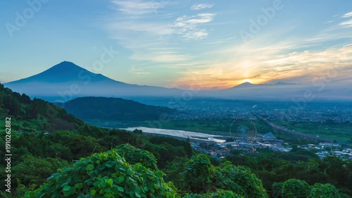 富士山と日の出（タイムラプス）　静岡県富士市岩淵にて